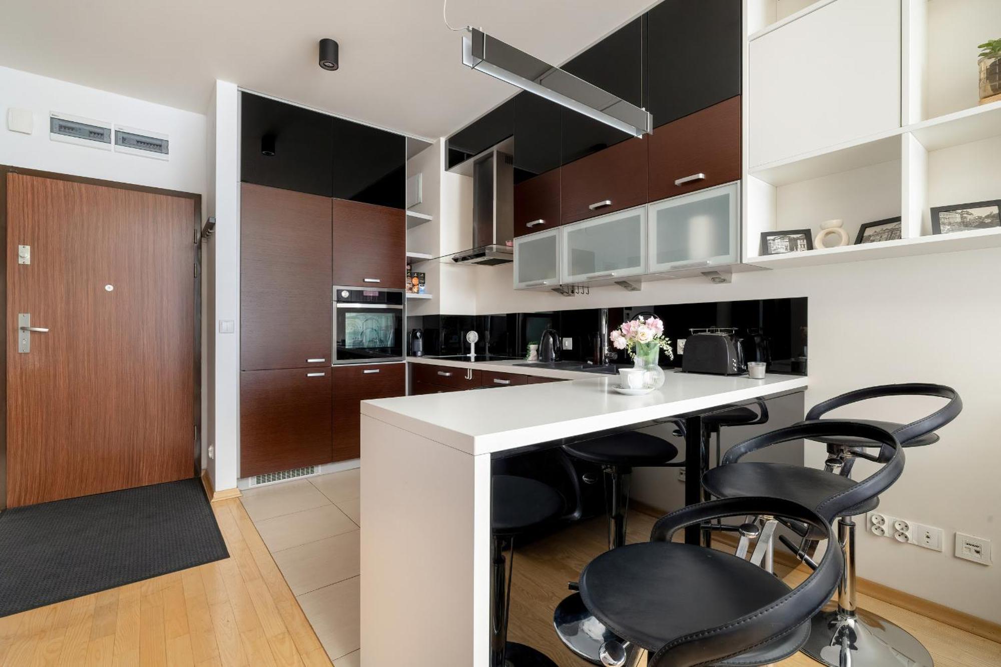Apartment Przytulny Apartament Z Parkingiem I Biurkiem Przy Kazimierzu W Krakowie By Renters *