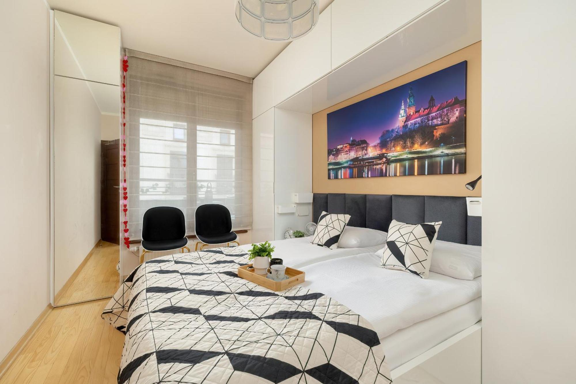 Apartment Przytulny Apartament Z Parkingiem I Biurkiem Przy Kazimierzu W Krakowie By Renters Krakow